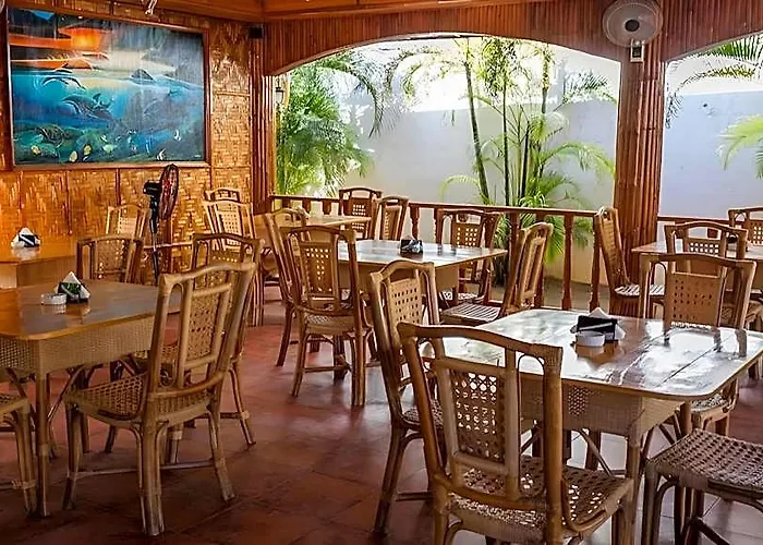 Cou Cou Bar & Restaurant 3*